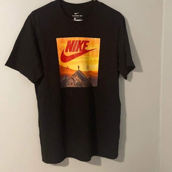 NIKE T-SHIRT